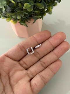 Mini argola quadrada pp banhada a prata - comprar online