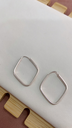 Argola media gota/oval prata 925 na internet