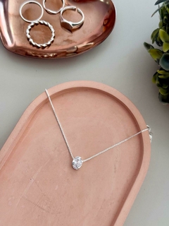 Colar ponto de luz oval cristal banhado a prata - comprar online