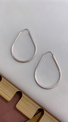 Argola media gota/oval prata 925 - comprar online
