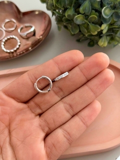Mini argola zirconia click banhada a prata - comprar online