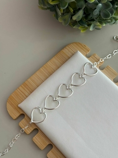 Pulseira coração vazado G banhada a prata - comprar online