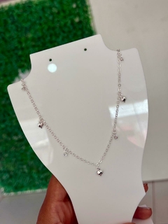 Colar curto coração e strass banhado a prata na internet