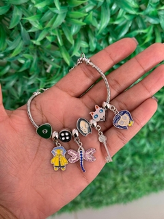 Pulseira com berloques caroline biju + verniz - comprar online