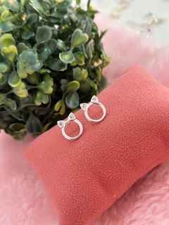 Brinco cat strass banhado a prata