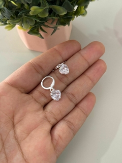 Mini argola coração cristal banhada a prata - comprar online