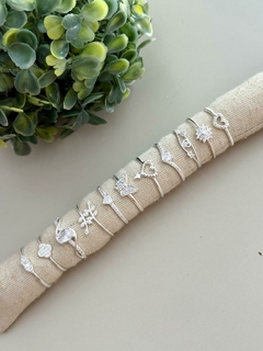 Anel cravejado pedra cristal tam.20 prata 925 na internet