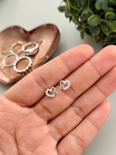 Brinco coração zircônia cristal banhada a prata - comprar online