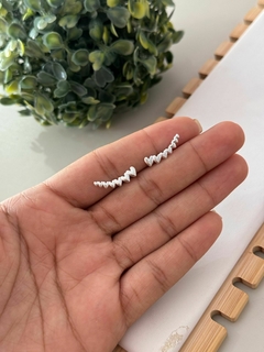 Mini ear cuff corações banhado a prata - comprar online