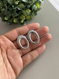 Brinco oval vazado aço inox - comprar online