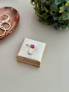 Anel cravejado pedra rosa tam.20 prata 925 - comprar online