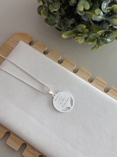 Colar entrego, confio, aceito, agradeço banhado a prata - comprar online