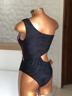 Modelo Victoria - Maiô e body na internet
