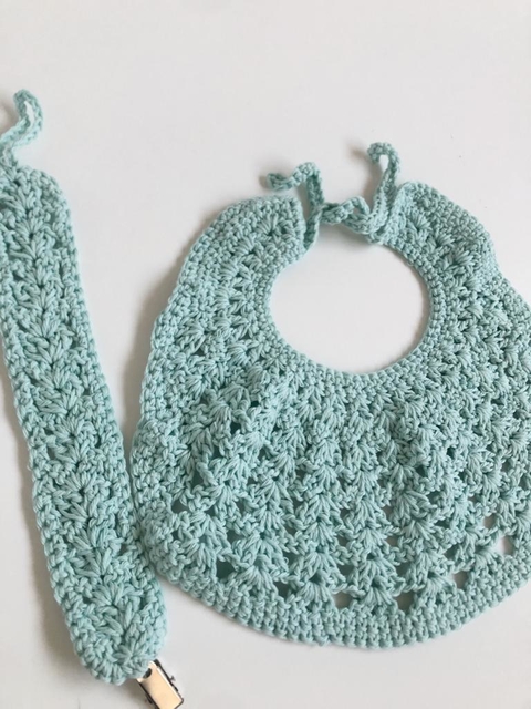 SET Babero y Portachupete Tejido