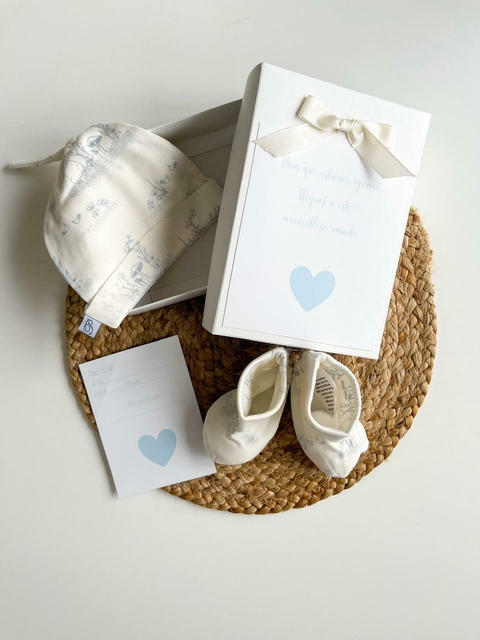 Linea Coni | Gorrito y escarpines | Celeste - comprar online