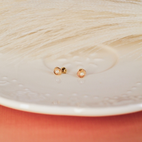 BRINCO DESIGN PÉROLA 2,5MM OURO 18K