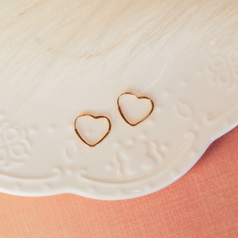 BRINCO ARGOLA CORAÇÃO P OURO 18K