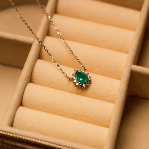 COLAR GOTA ESMERALDA PRATA