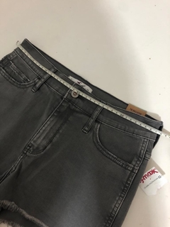 Shortinhos da Hollister cintura alta Tamanho 7 EUA. - Brechó USA Rudge