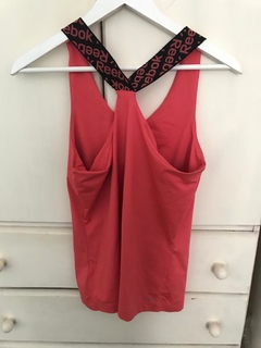 Blusinha da Reebok, tamanho M. na internet