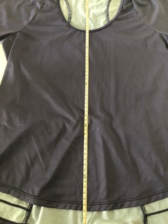 Blusinha da Shebeest, tamanho M - Brechó USA Rudge