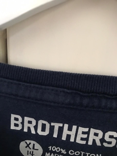 Camiseta da Brothers, tamanho 14 na internet