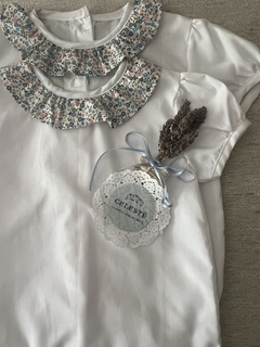 blusa de volile blanca con volado estampado en internet