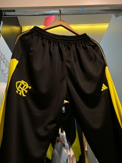 CALÇA FLAMENGO TREINO PRETO/ AMARELO-24/25 - comprar online