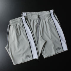BERMUDA DRI-FIT NIKE SB BRANCO OFF- LINHA LATERAL BRANCA