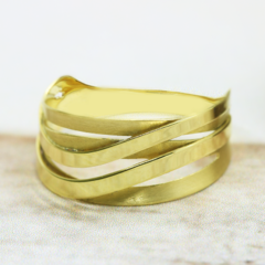 Anel feito com Ouro 18K na internet