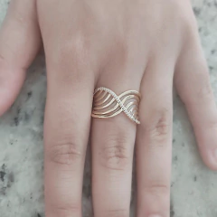 Anel feito com Ouro 18K cravejado com Zircônias - comprar online