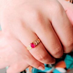 Anel feito com Ouro 18K cravejado com zircônias na internet