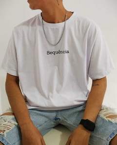 Camiseta Oversized Branca Unissex - La Sequence - SEQUENCIAKG