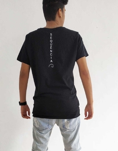 Camiseta Preta Unissex - Sequência - comprar online