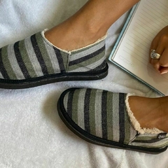 PANTUFLA CERRADA 2269 RAYA OSCURA - comprar online