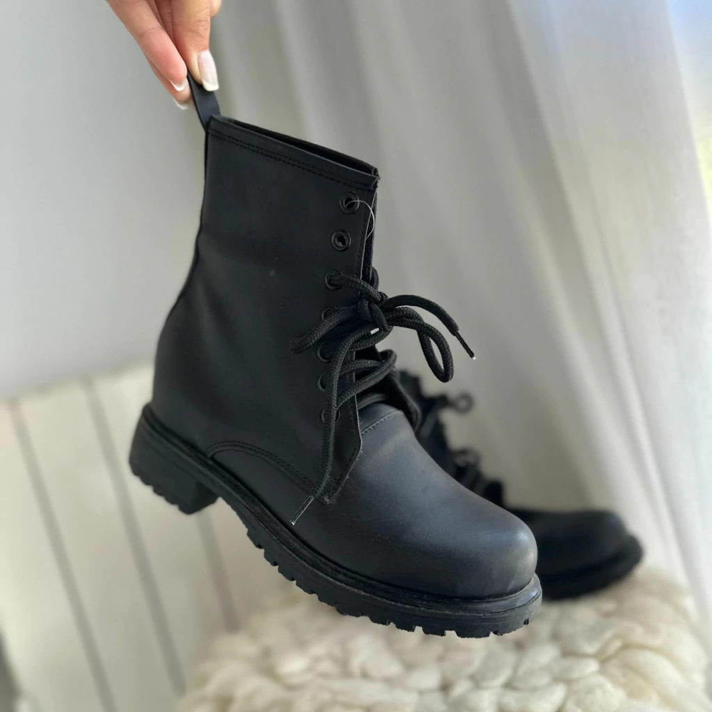 100 BORCEGO CUERO NEGRO