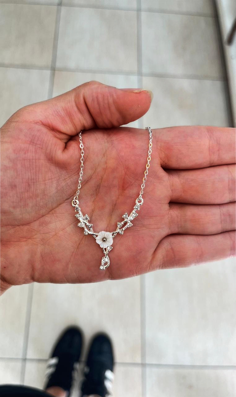 Flor con pétalos de strass