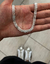 Collar de cadenas unidas