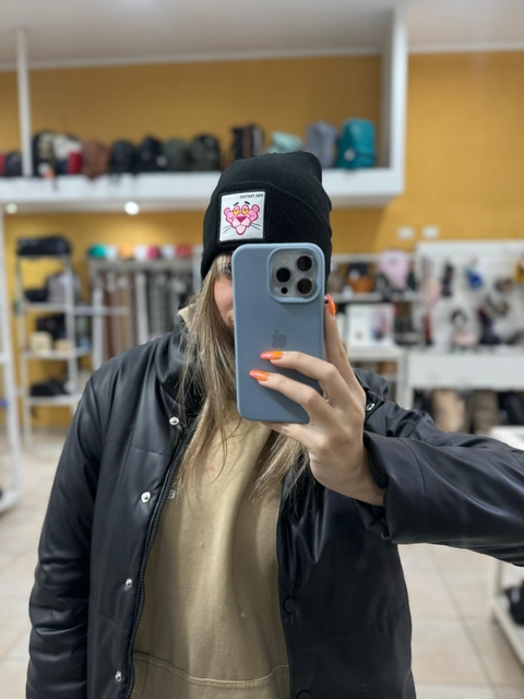gorro pantera rosa