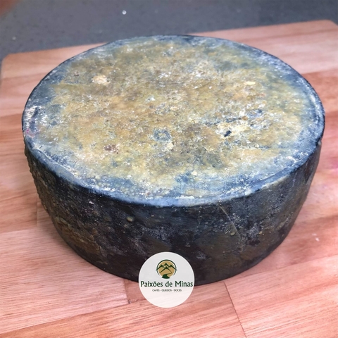 Queijo Artesanal Capa Preta Maturado (3 meses de maturação) de Alagoa MG - Serra da Mantiqueira - 800g