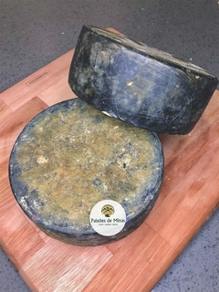 Queijo Artesanal Capa Preta Maturado (3 meses de maturação) de Alagoa MG - Serra da Mantiqueira - 800g na internet