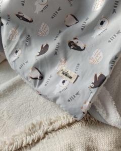 MANTITA MICROFIBRA PINGUINITOS Y CORDERITO - comprar online