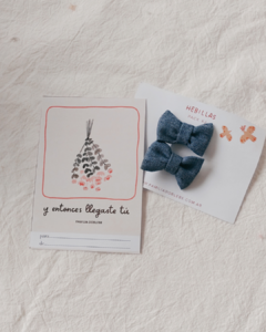 HEBILLA PINCITA MOÑO AZULINO X 2 + TARJETON DE REGALO - comprar online