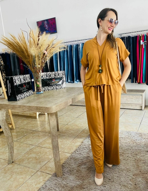 Conjunto Casual Marta com Blusa e Calça Pantalona - comprar online