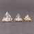 Trio de pirâmides. Miniaturas em vidro, com detalhes em metal dourado. - comprar online
