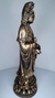Deusa Kuan Yin na flor de lótus. Estatueta decorativa, enfeite resina. na internet