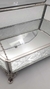 Caixa de vidro decorado porta joias estilo retro fundo espelhado estrutura e pés metal prateado com laterais arredondadas. - comprar online