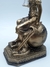 Dama da Justiça 18 OU 25CM deusa Thêmis Sentada no Globo pequena ou média enfeite em resina cor bronze acabamento liso. Valor da unidade. - comprar online