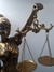 Estatueta Dama da Justiça 37 OU 52cm deusa Thêmis G-Grande, estatueta em resina acabamento cor bronze liso. Valor unitário. - comprar online