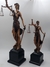 Deusa Thêmis 34 OU 46cm Dama da Justiça estatueta em resina acabamento cor cobre liso e base preta. Valor unitário.